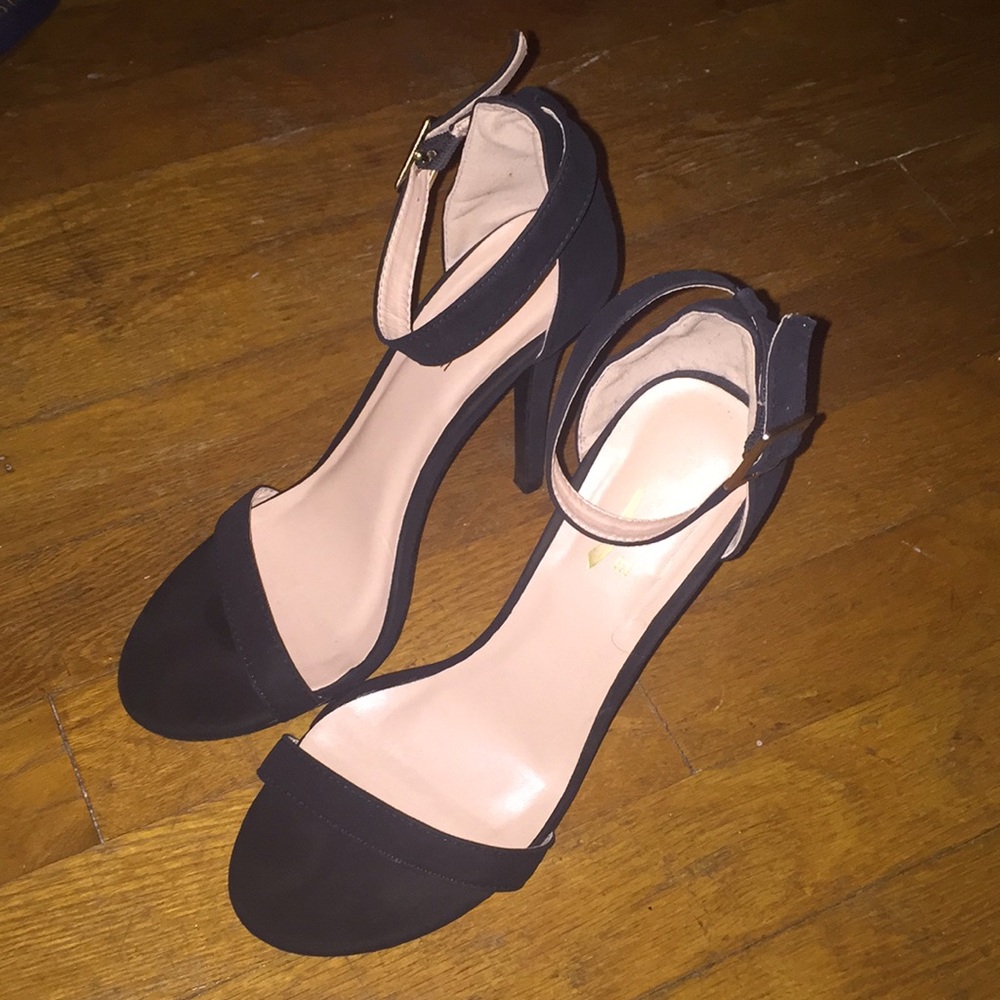 Women’s black heels