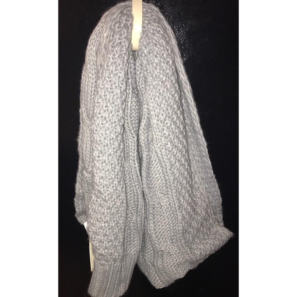 NWT Brand New Grey/Blue Knit Scarf.