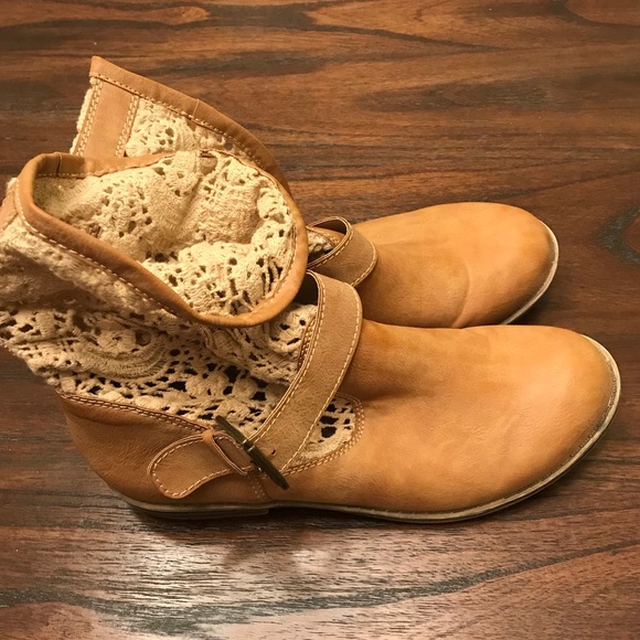 Boots - Picture 2 of 5