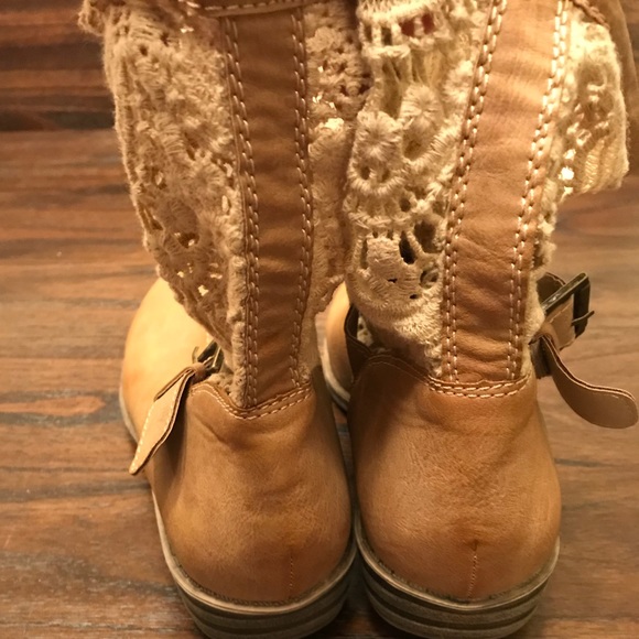 Boots - Picture 4 of 5