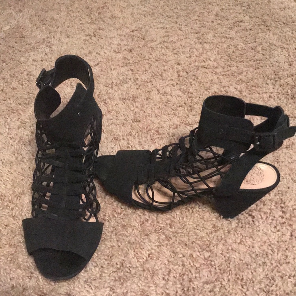 Vince Camuto Evel Black Leather Sandals.