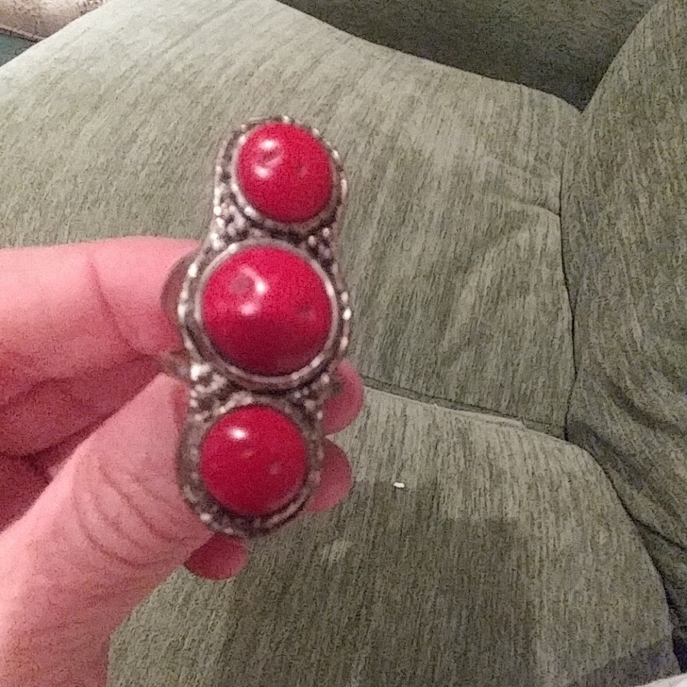 SILVER AND RED STONE RING - Picture 2 of 3