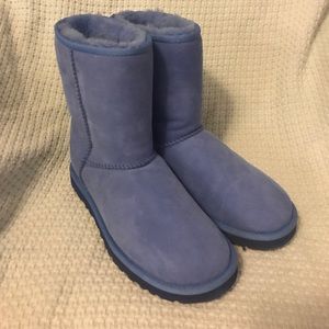 Size 8 Ugg short blue boots