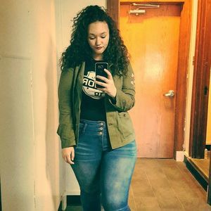 Meet your Posher, Alexis