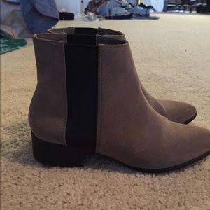 Taupe Chelsea boots size: 6