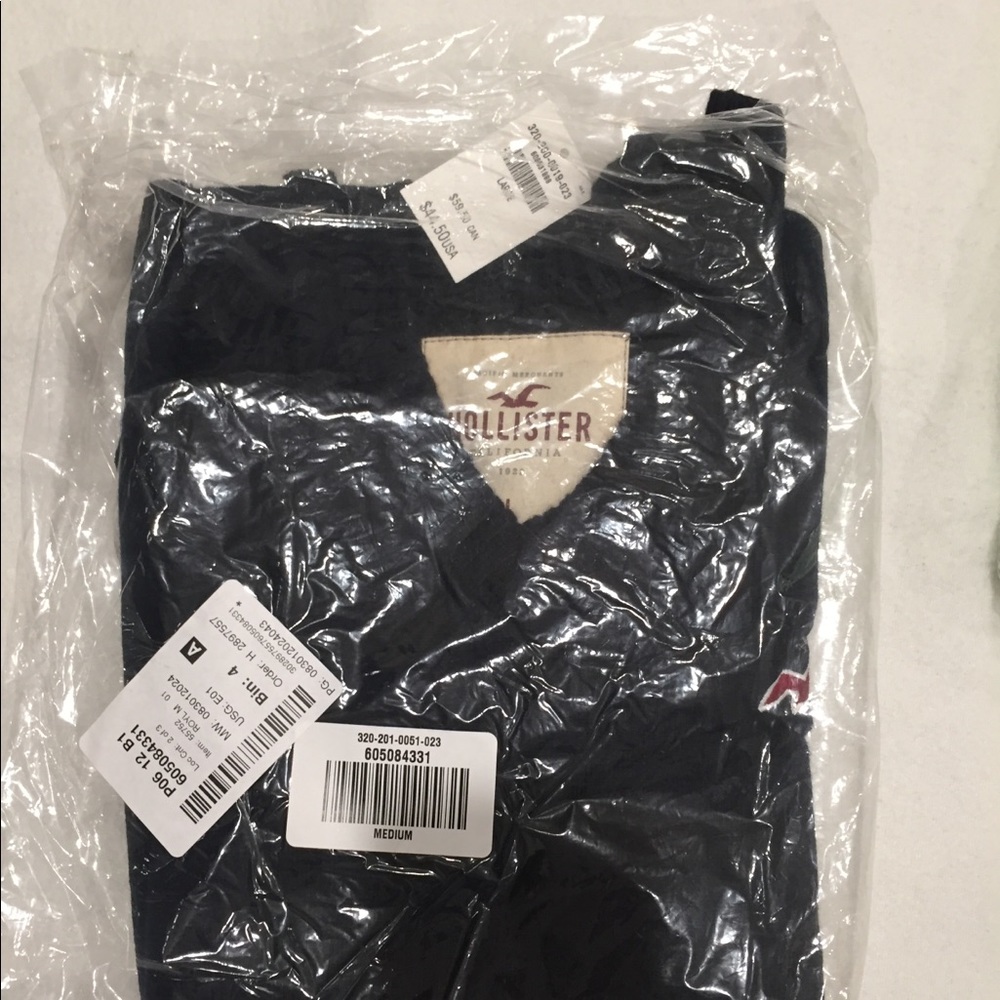 BNWT men’s Hollister sweater