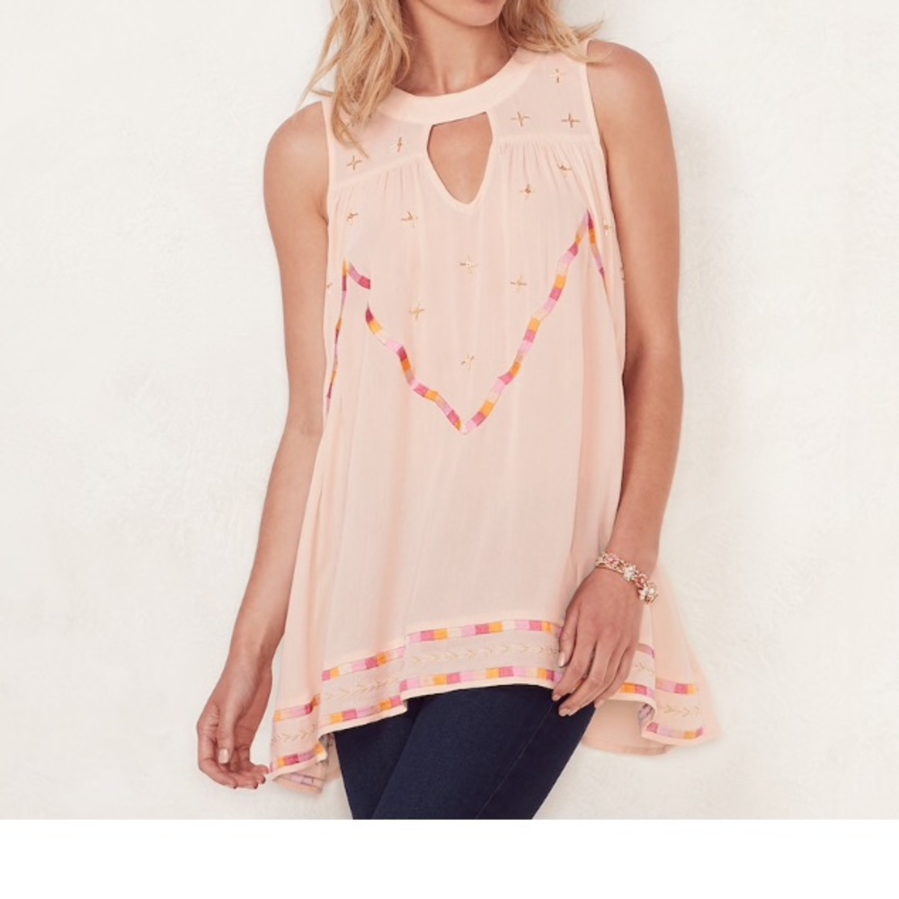 NWT Lauren Conrad Embriodered Keyhole Tunic