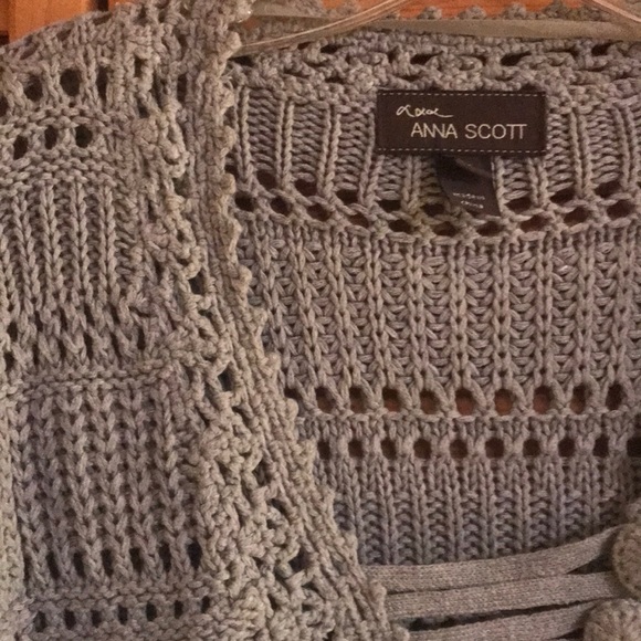 Anna Scott tunic sweater. - Picture 2 of 3