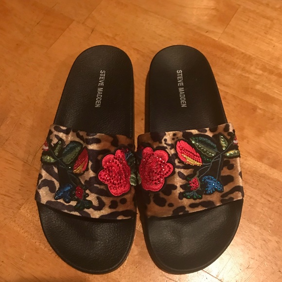 Steve Madden Shoes - Steve Madden slides - size 8