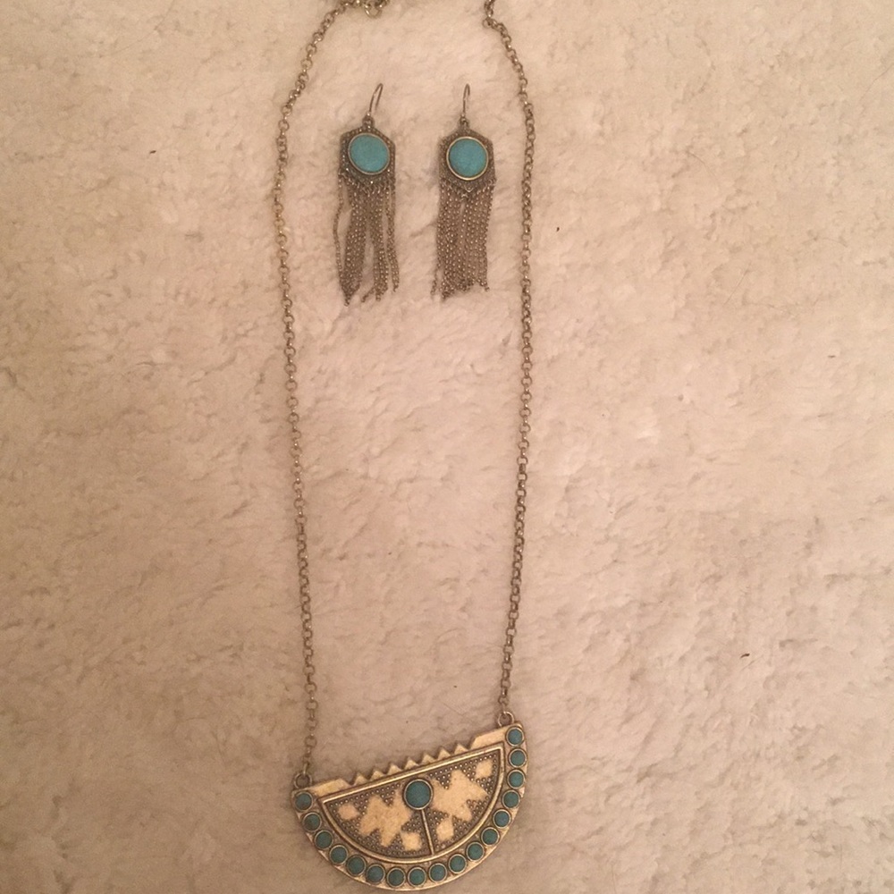 PRICE DROP ☘️LUCKY BRAND earrings and necklace set