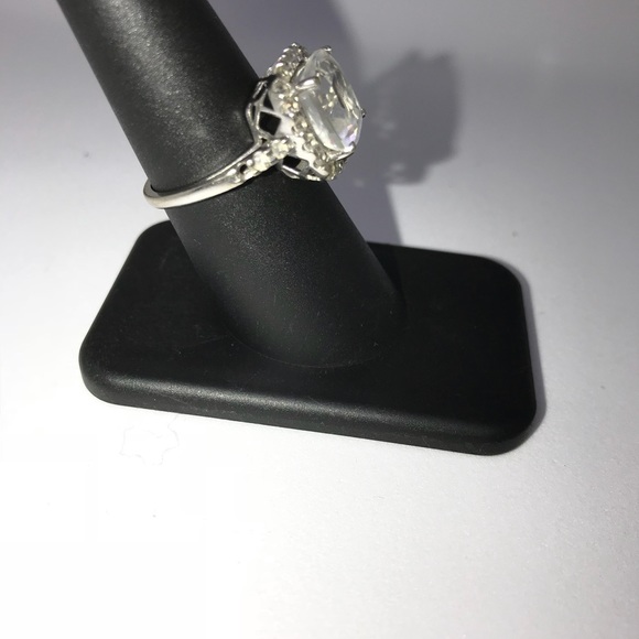 White Gold White Topaz Ring - Picture 4 of 4