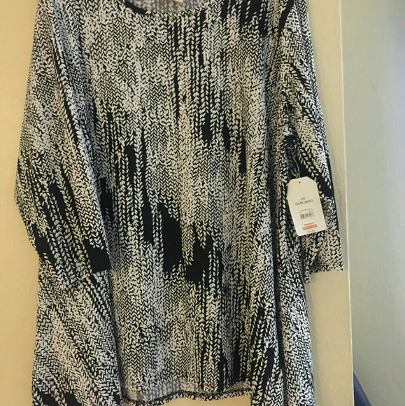 Plus size shirt - Picture 2 of 8