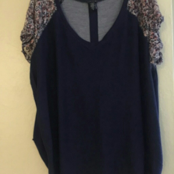 Plus size shirt - Picture 4 of 8