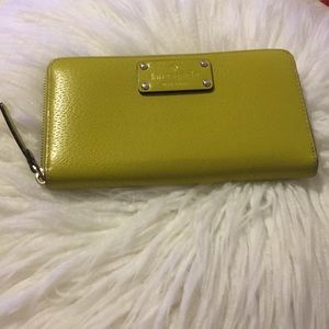 KATE SPADE ♠️ Like New!! Green Wallet