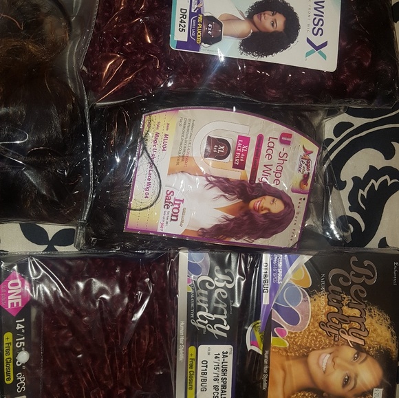 Synthetic lace wigs - Picture 1 of 6