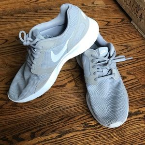 Women's Nike shoes size 9.5