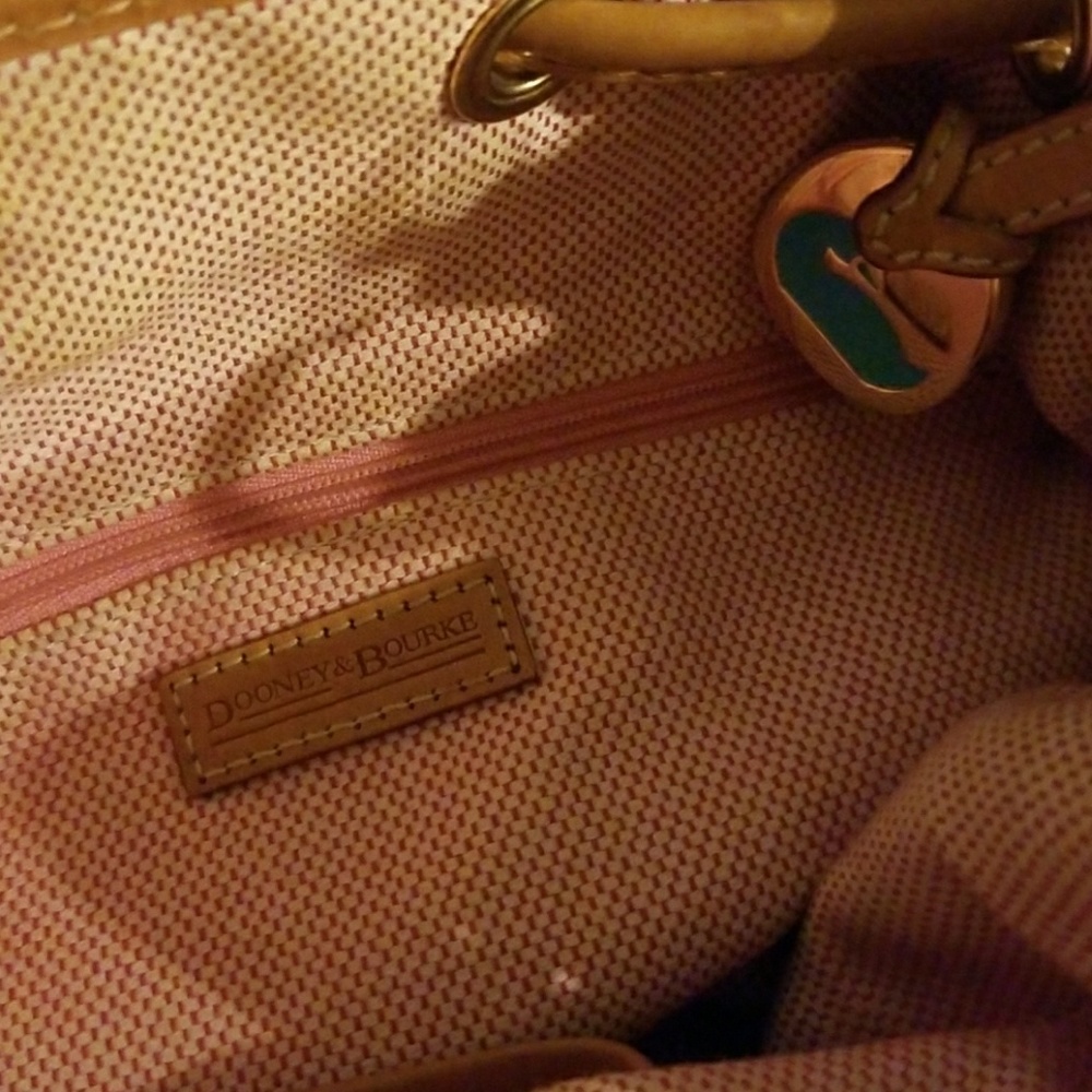 Dooney & Bourke - Picture 3 of 4