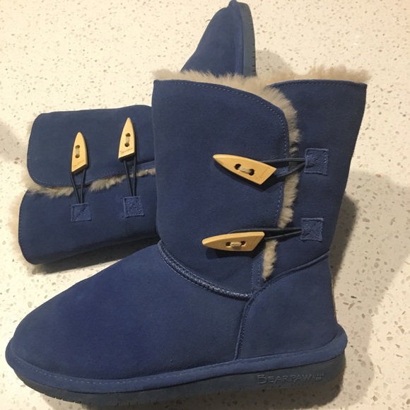 BearPaw Shoes - 9 BEARPAW blue suede leather boots abigail toggle