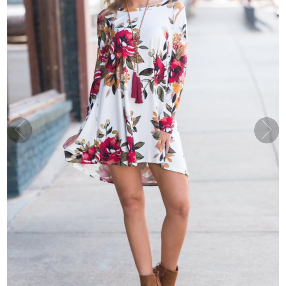 Perfect white floral dress 👗💍