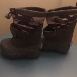 NWOT never worn snow boots