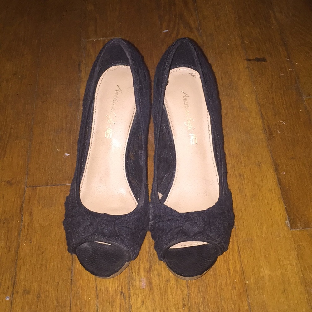 Women’s black wedges