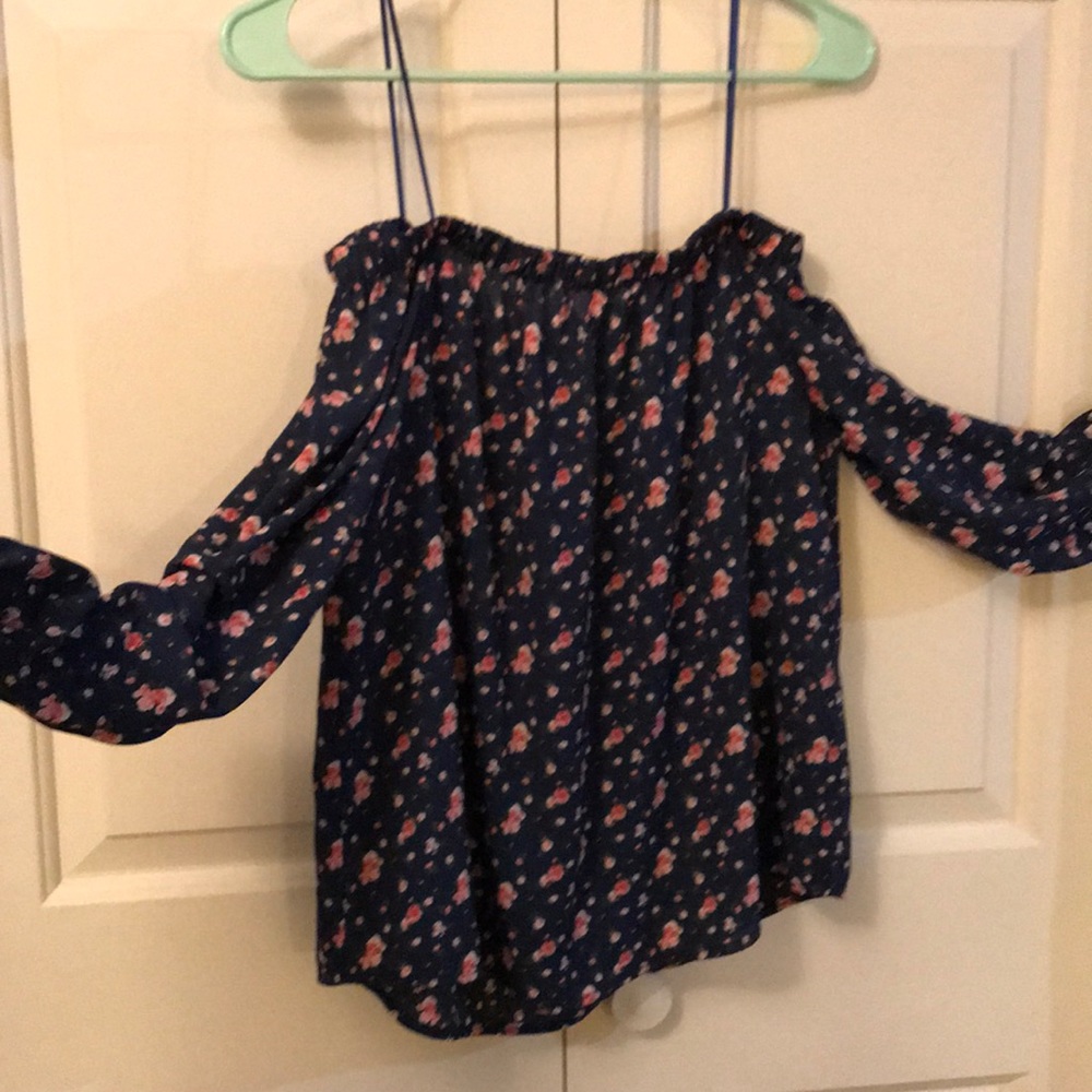 NWOT Off-the-shoulder long sleeve floral top