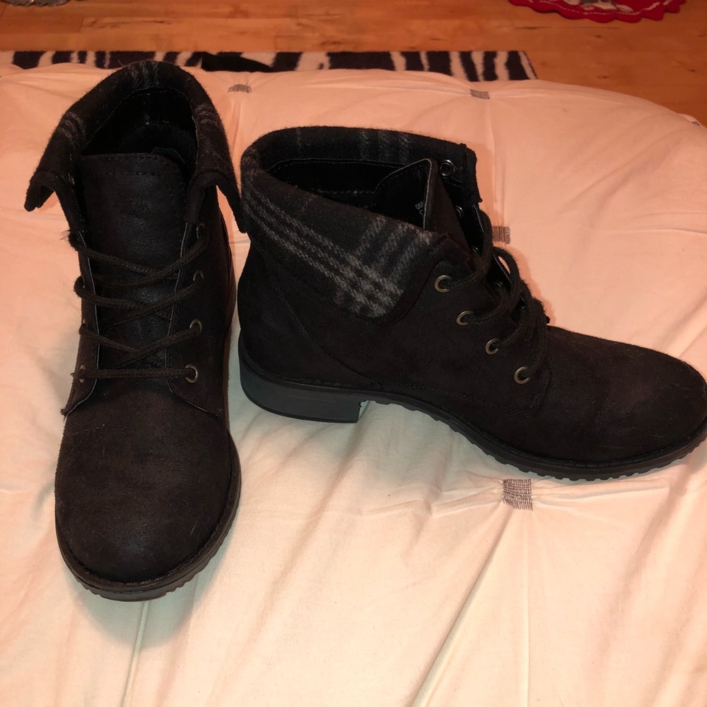 black lace up ankle boots