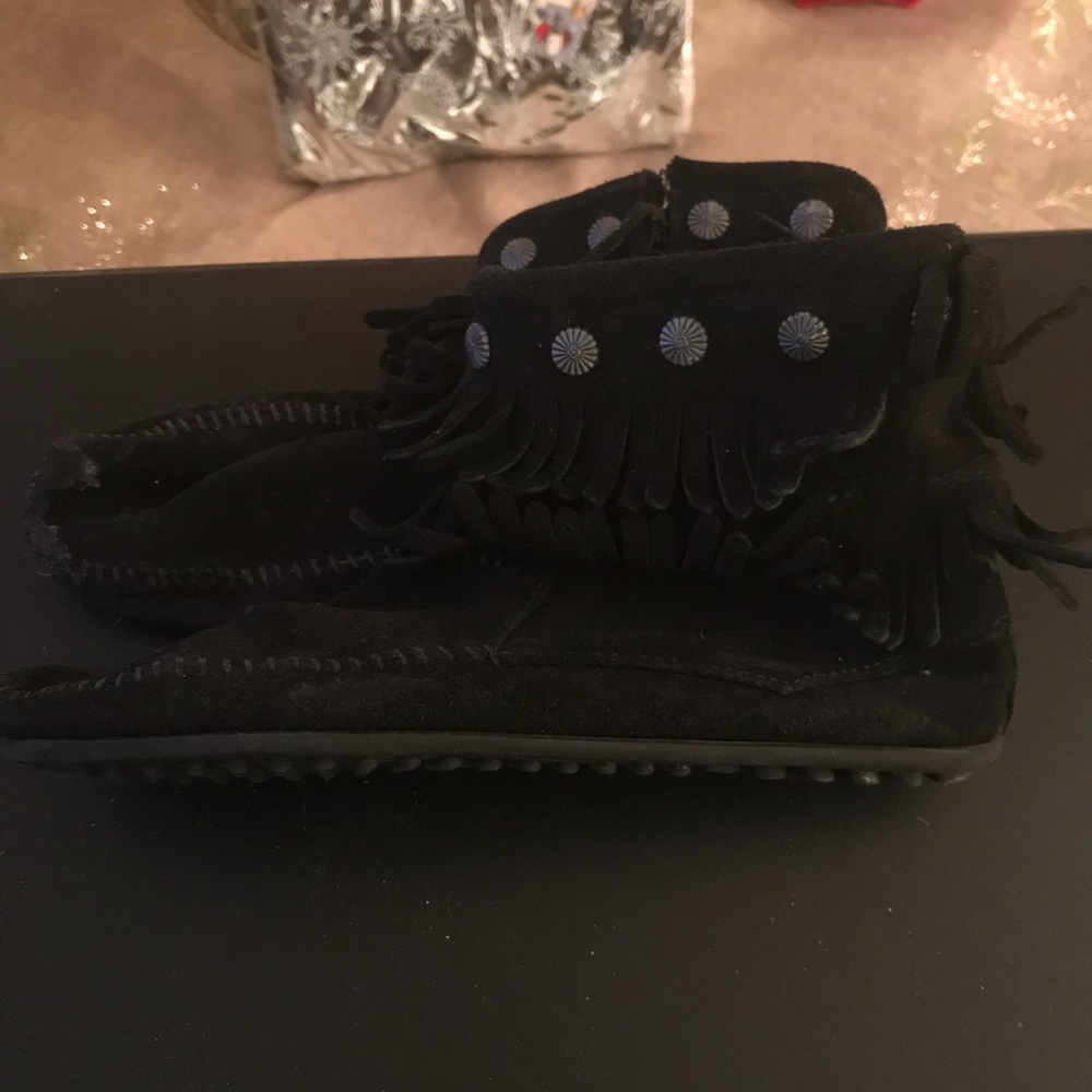 Minnetonka short moccasins