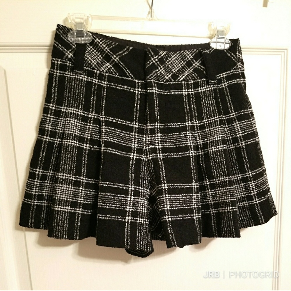 🚫SOLD🚫Alice + Olivia pleated wool short