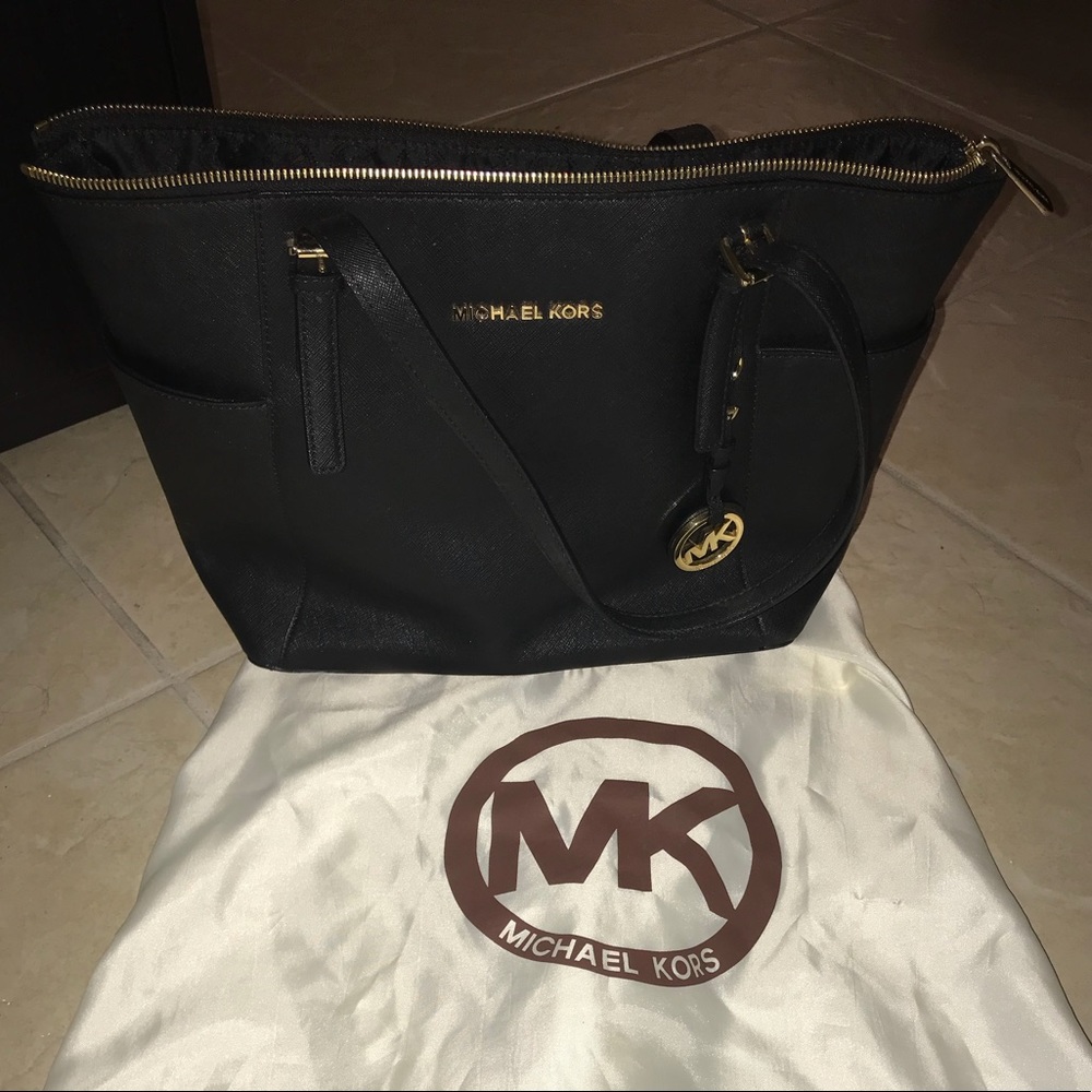 SOLD❗️MK Jet Set Top-Zip Saffiano Leather Tote