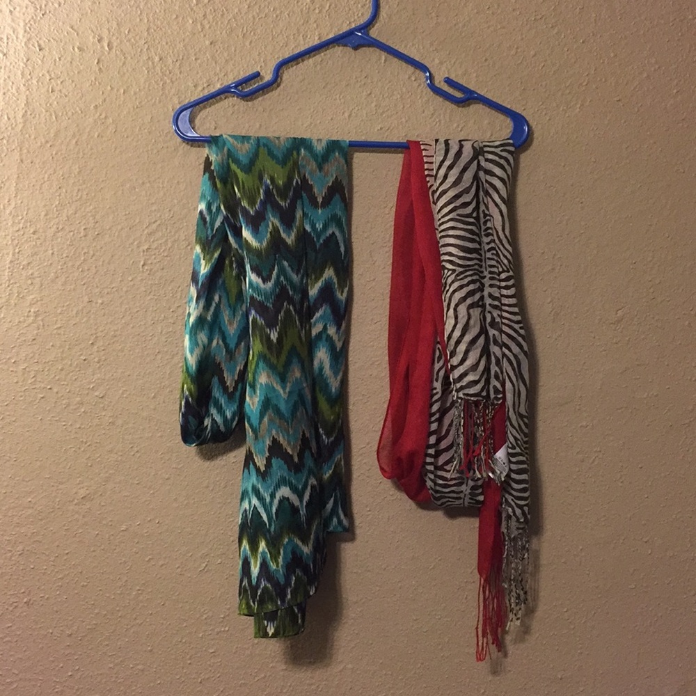 Fashion Scarves - Picture 1 of 3
