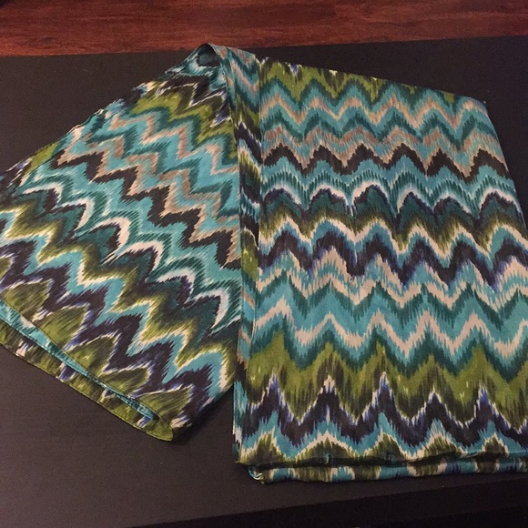 Fashion Scarves - Picture 2 of 3