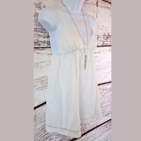 Forever 21 Tops - Flirty Ivory Lace Tank Top Spaghetti strap Size M