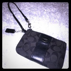 Black Coach Wristlet 🌹