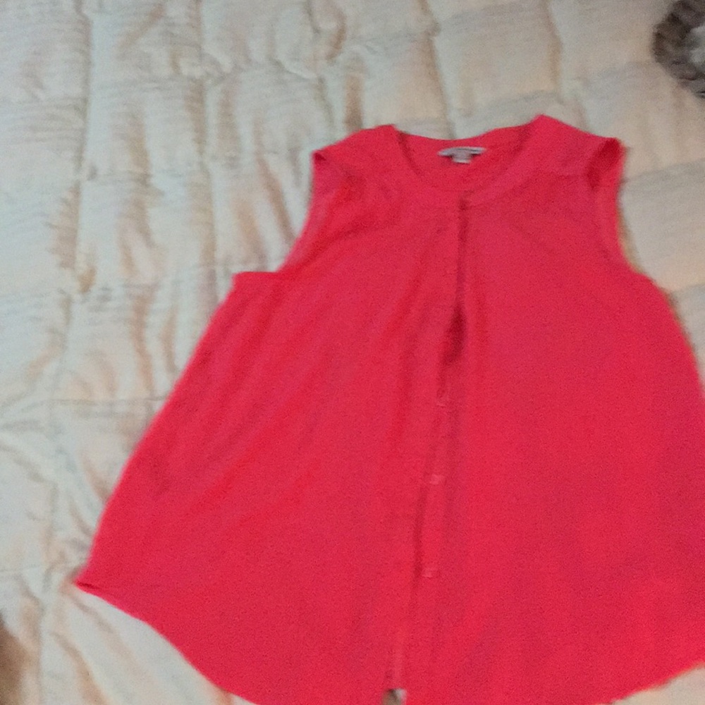 Ladies pink sleeveless top