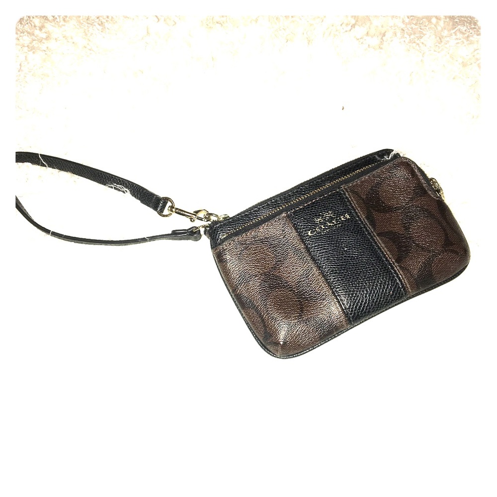 Brown and Black Leather Coach Wristlet 🌹