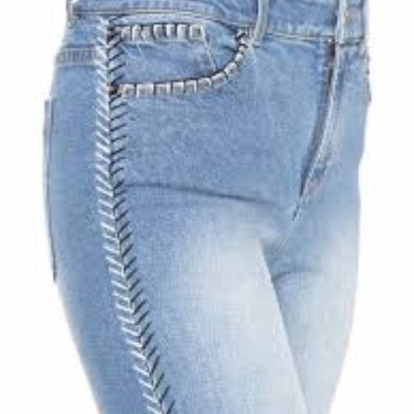 ALICE + OLIVIA Bryce Cropped Jeans - Picture 7 of 7