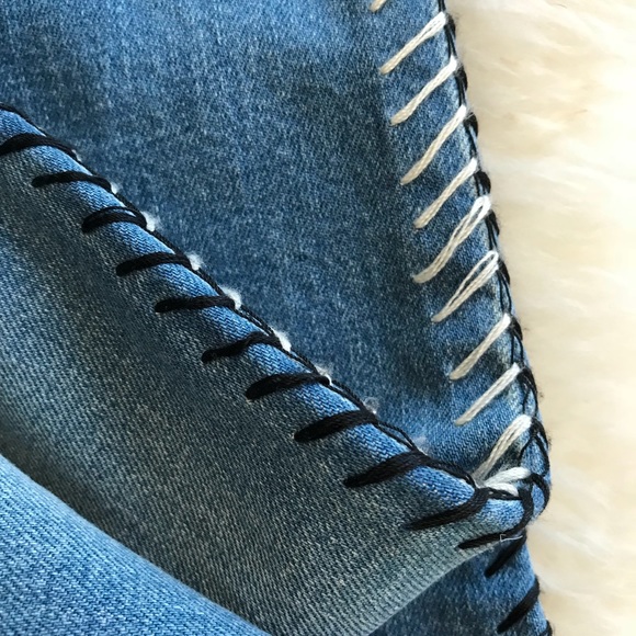 ALICE + OLIVIA Bryce Cropped Jeans - Picture 4 of 7