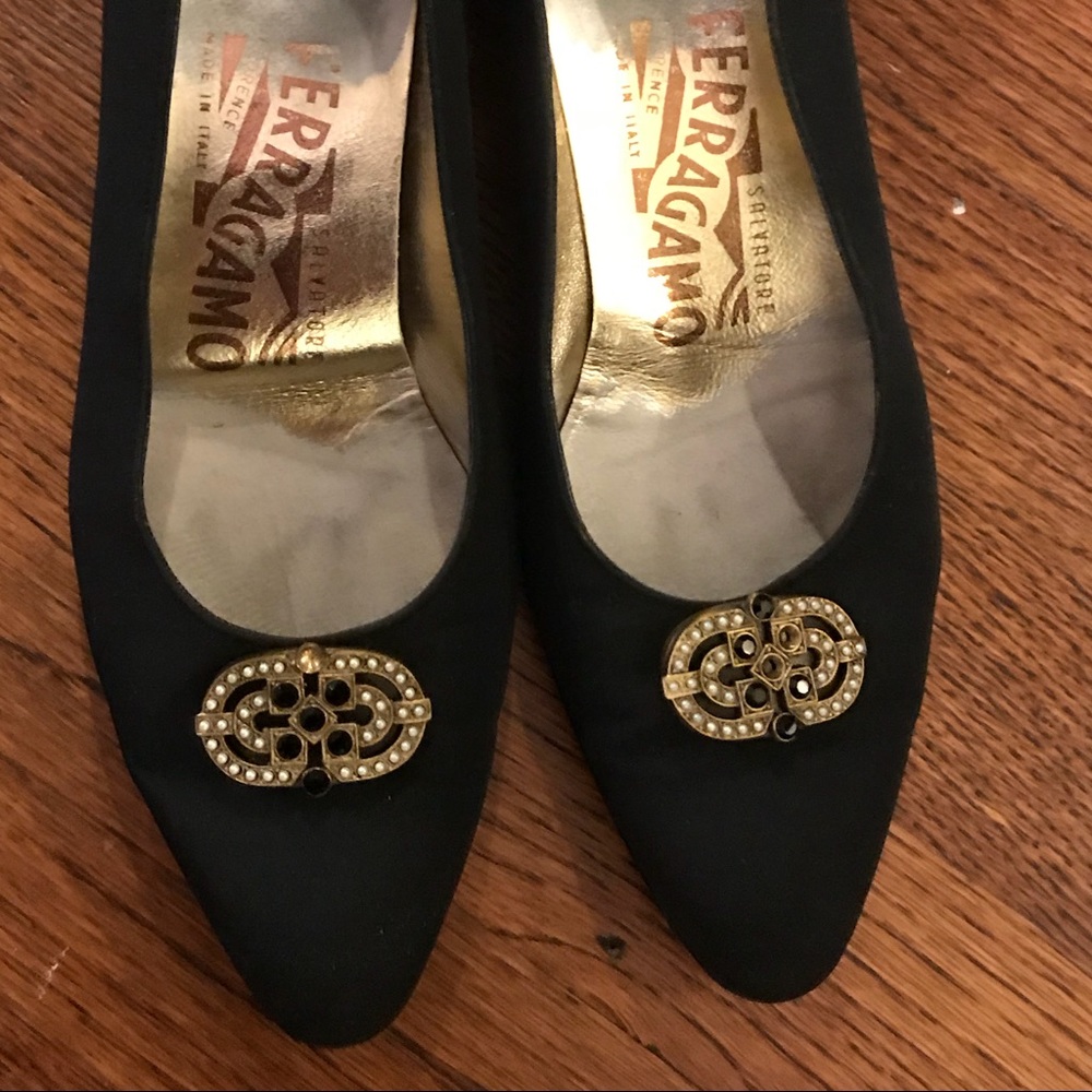 Women’s Ferragamo low pump
