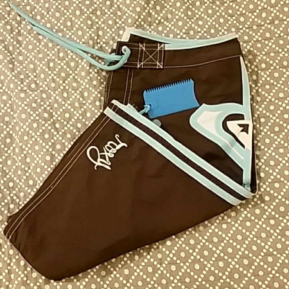 Roxy surfer beach shorts with board waxing bar
