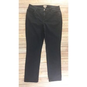 🆕 Chico’s 2 Fabulously Slimming Straight Jeans 12