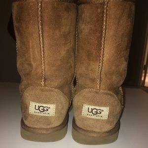 UGG BOOTS (KIDS 6/WOMENS 7/WOMENS 7.5)