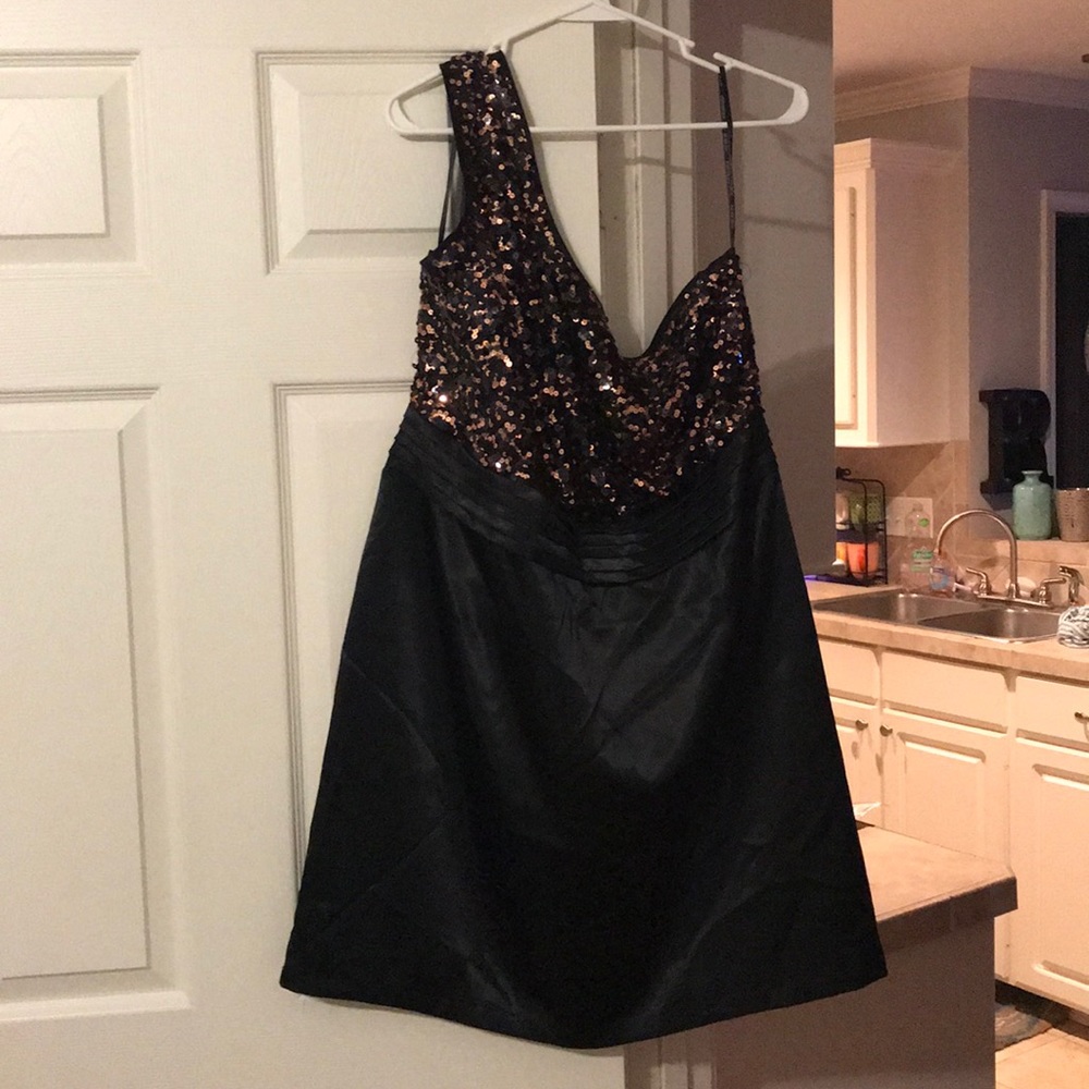 Forever 21 one shoulder black & gold sequin dress