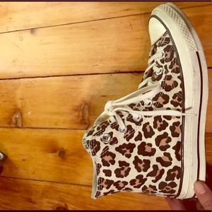 Converse chuck taylors size 7.5