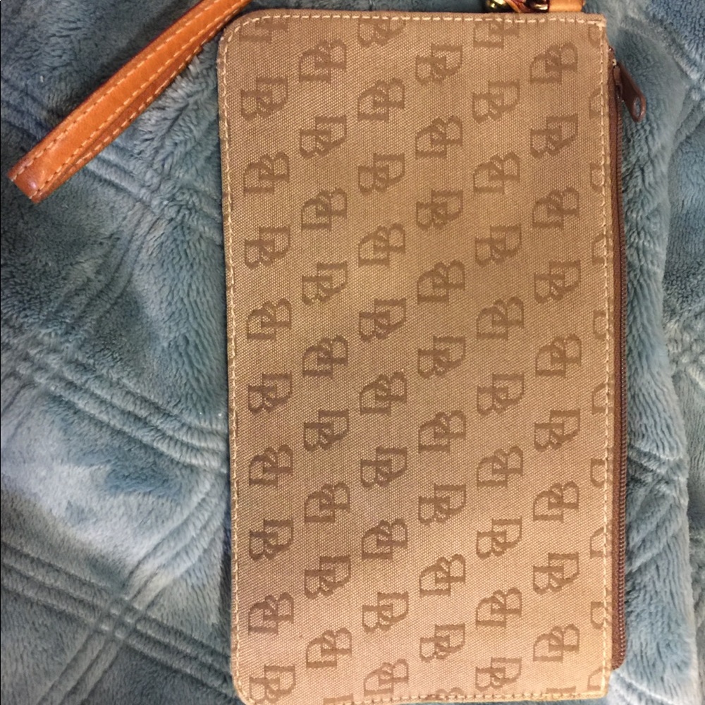 Dooney& Bourke wristlet. Gentle used.