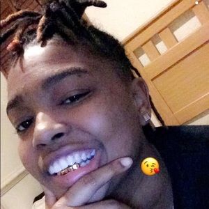 Meet your Posher, Dee