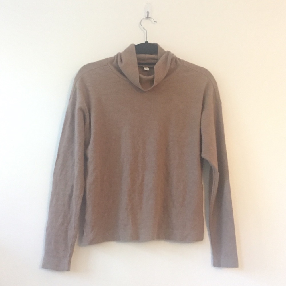 Uniqlo ribbed turtleneck
