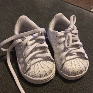 Toddler tennis shoes