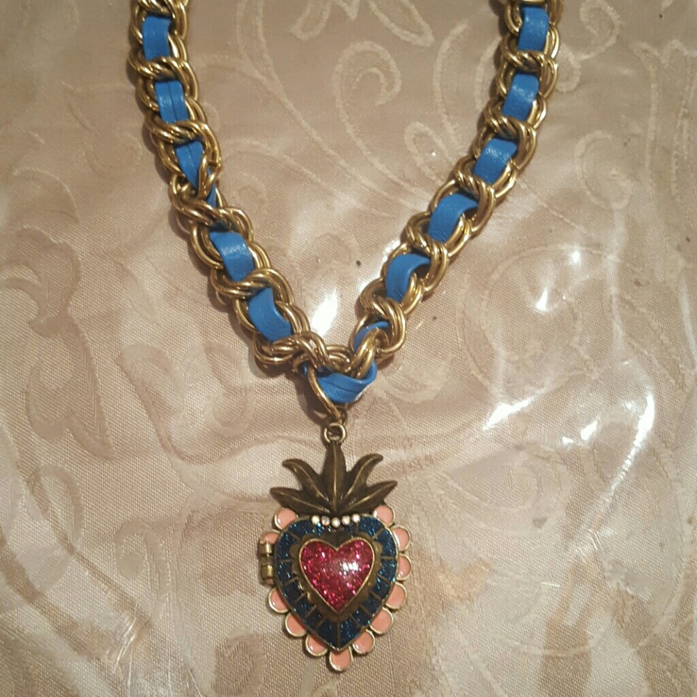 Statement necklace