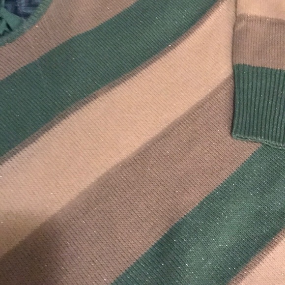 Like new Vanity sweater tie in back Size L - Picture 3 of 3
